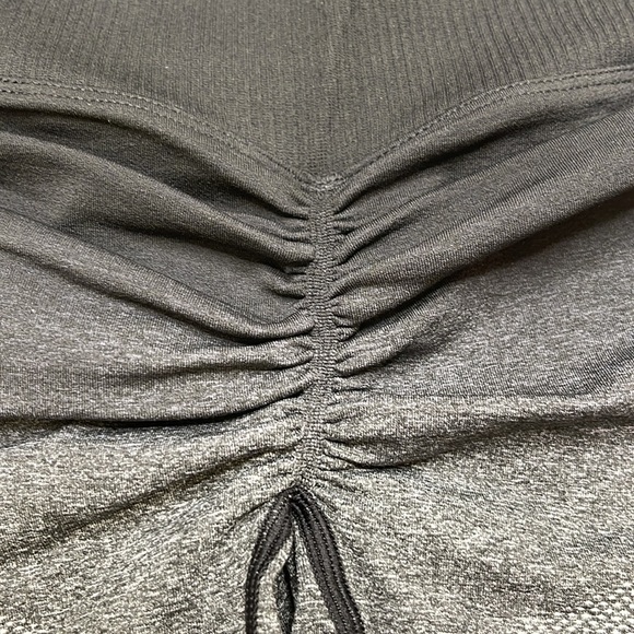 Doyoueven Ombré Scrunch Seamless Shorts - Black - Picture 5 of 11